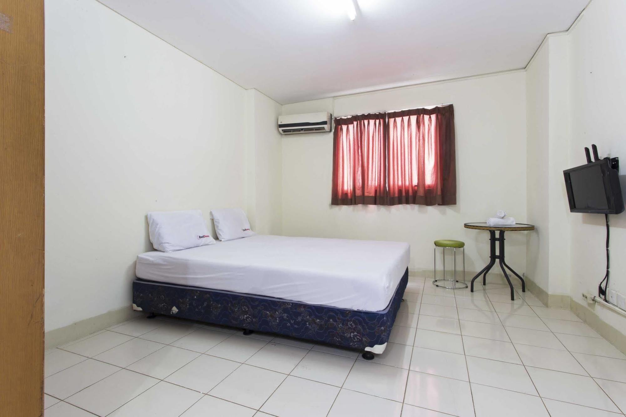 Reddoorz Apartment @ Pulo Gadung Jakarta Exterior photo