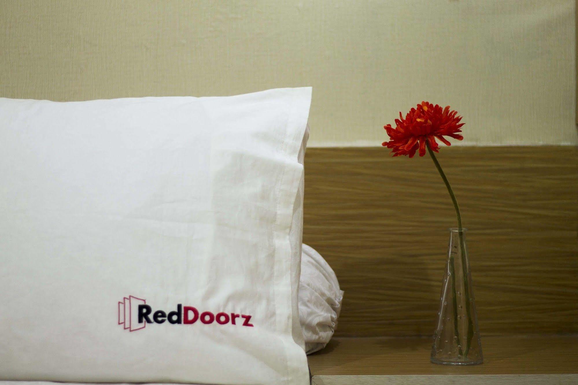 Reddoorz Apartment @ Pulo Gadung Jakarta Exterior photo